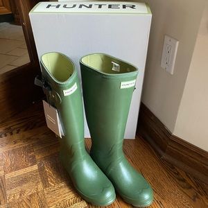 NEW HUNTER ORIGINAL TALL GREEN BOOTS Sz 10 .